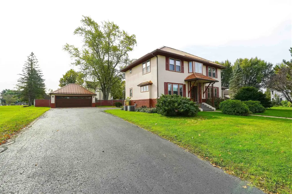 410 E Broadway Avenue, Medford