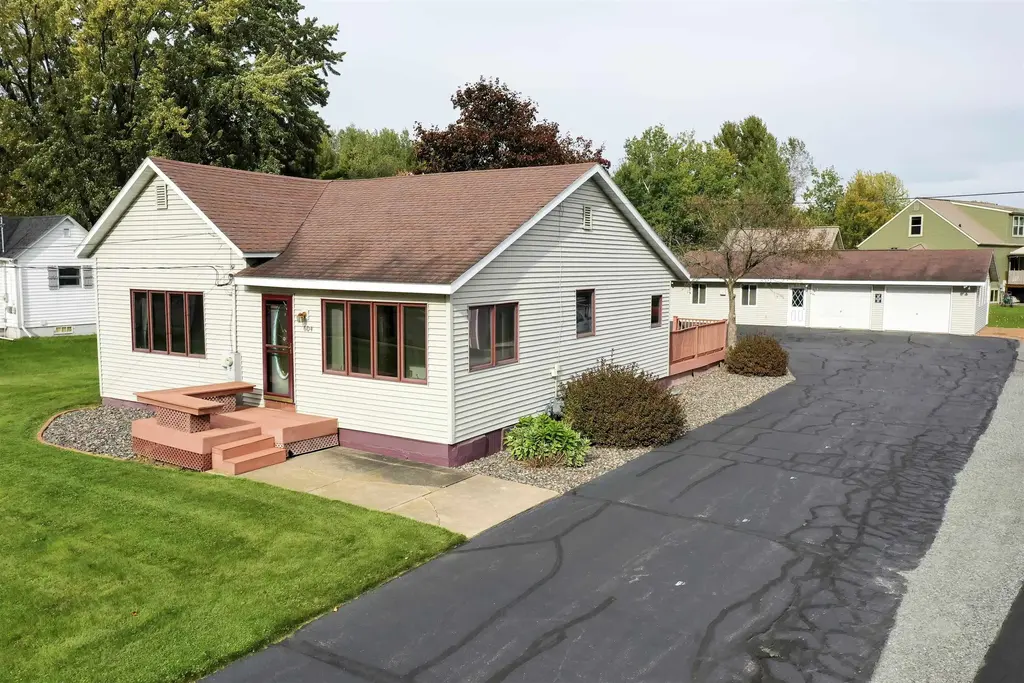 604 N Second Street, Medford