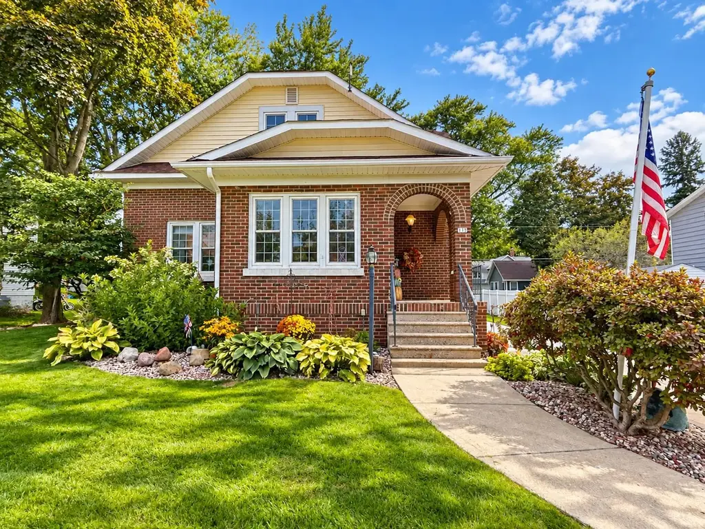 117 N Division Street, Loyal