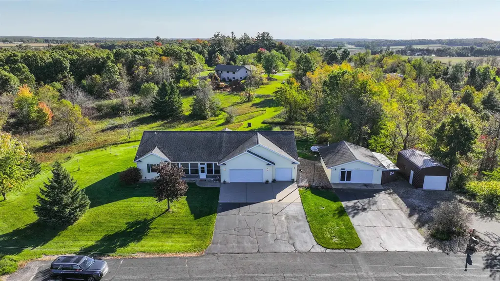 4311 Chokecherry Lane, Amherst