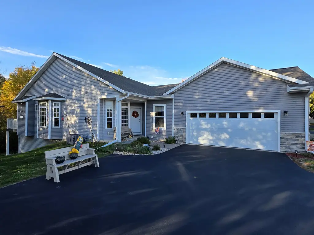 6902 River Trail Drive, Weston