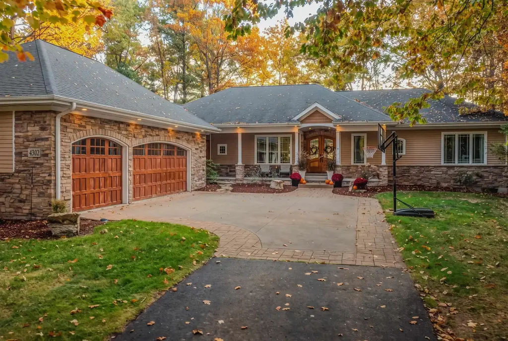 4302 River Bend Road, Weston