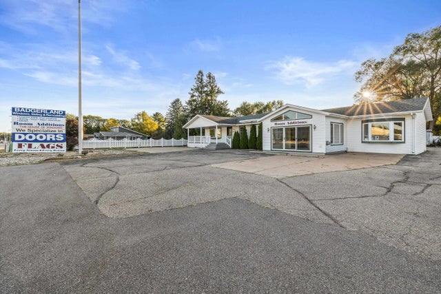 1561 Post Road, Plover