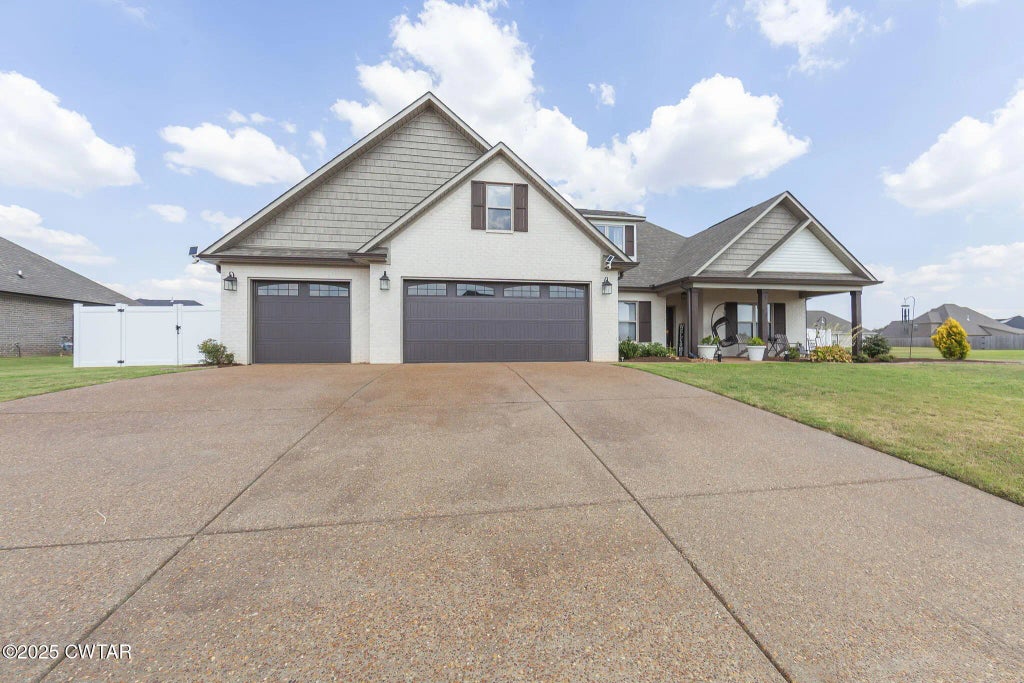 205 Strawberry Ridge, Medina