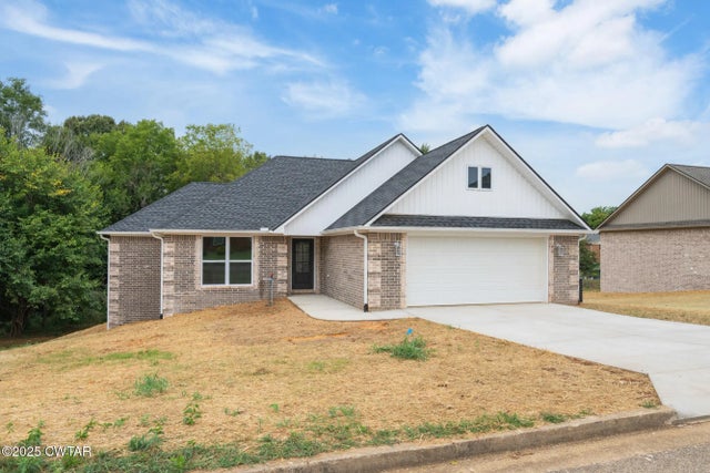 70 Derek Drive, Lexington