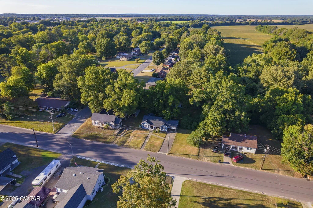 510 E Tigrett Street, Halls