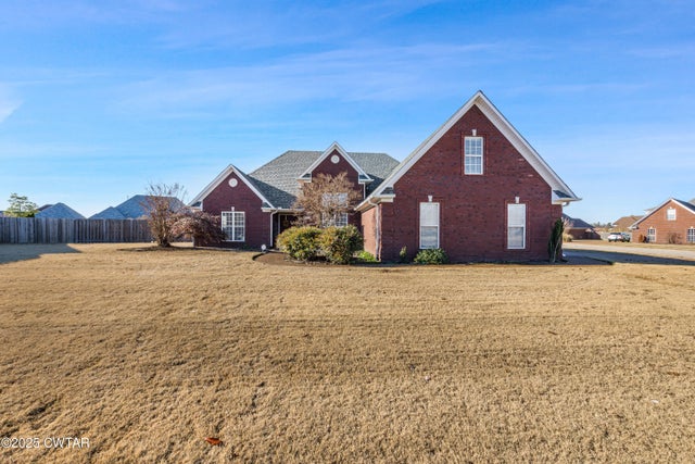 233 Silver Leaf Drive, Medina