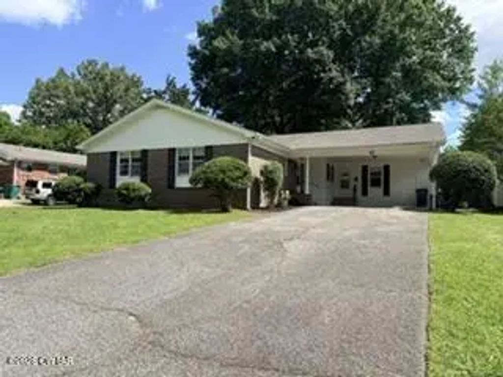 12 Woodmere Drive, Jackson