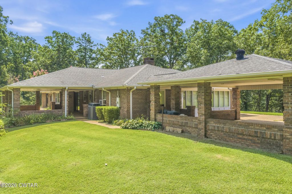 32 Fairway Place, Selmer