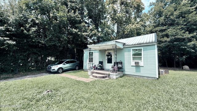 85 Everett Street, Jackson