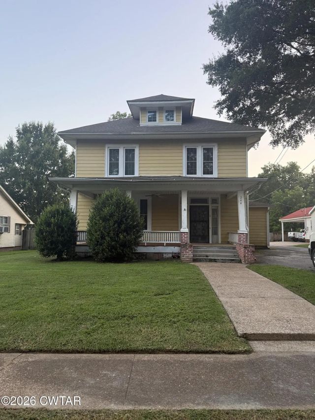 244 E Main Street, Bells