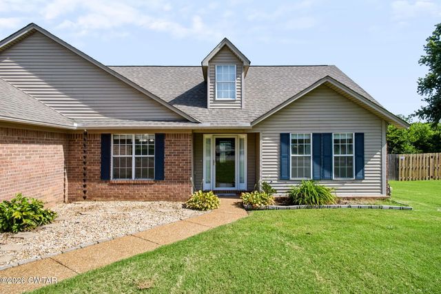 27 Augusta Drive, Three Way