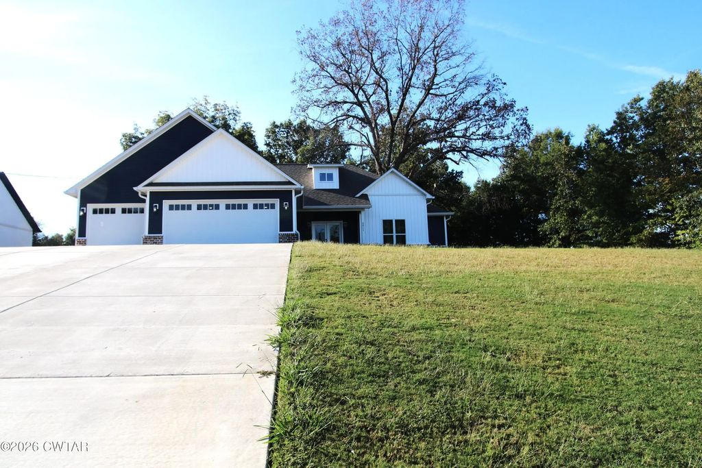 2011 Oakwood Drive, Milan