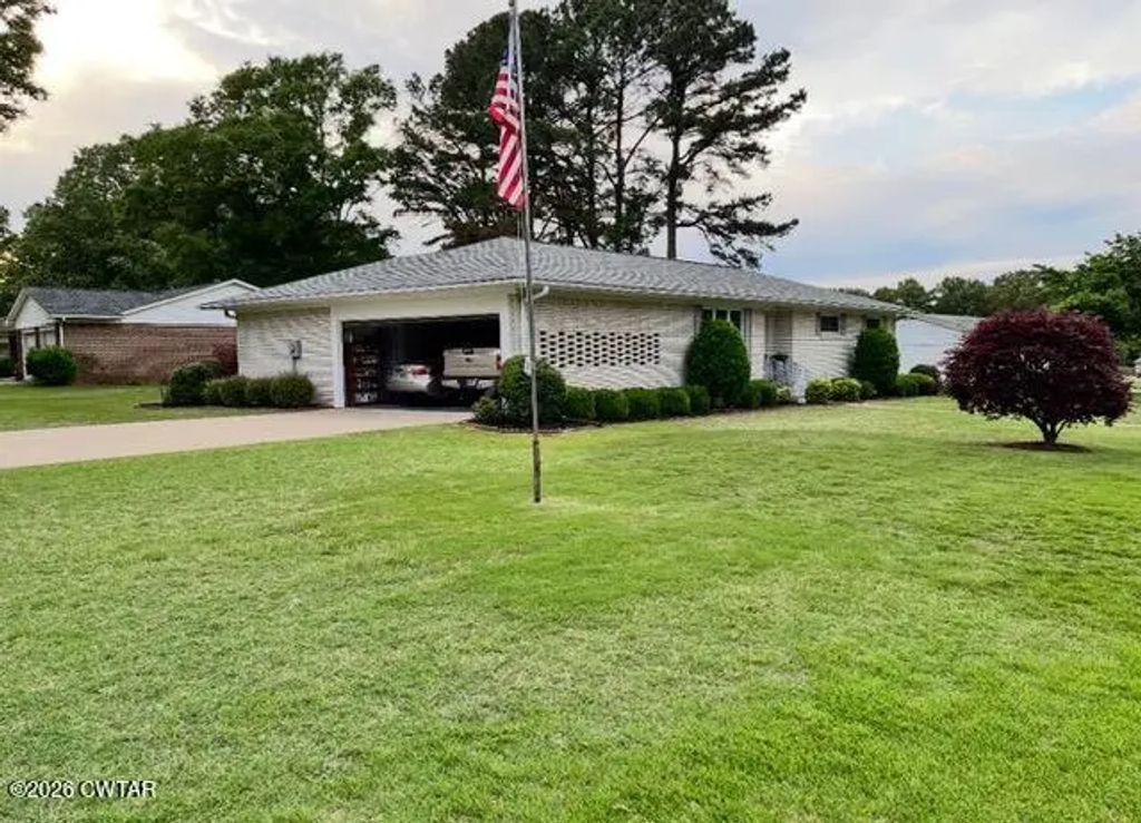 5085 Honeysuckle Lane, Milan