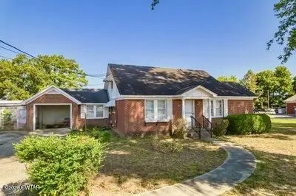 563 E Main Street, Henderson
