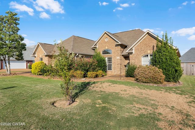 392 Summit Drive, Medina