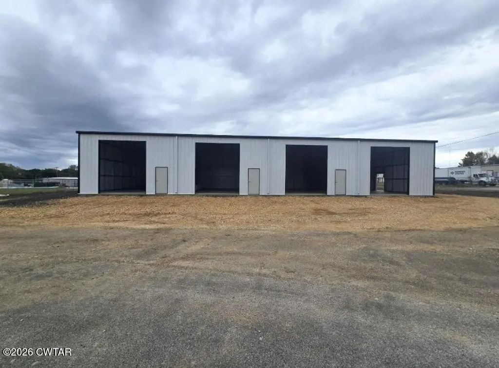 32 Warehouse Courtyard, Jackson