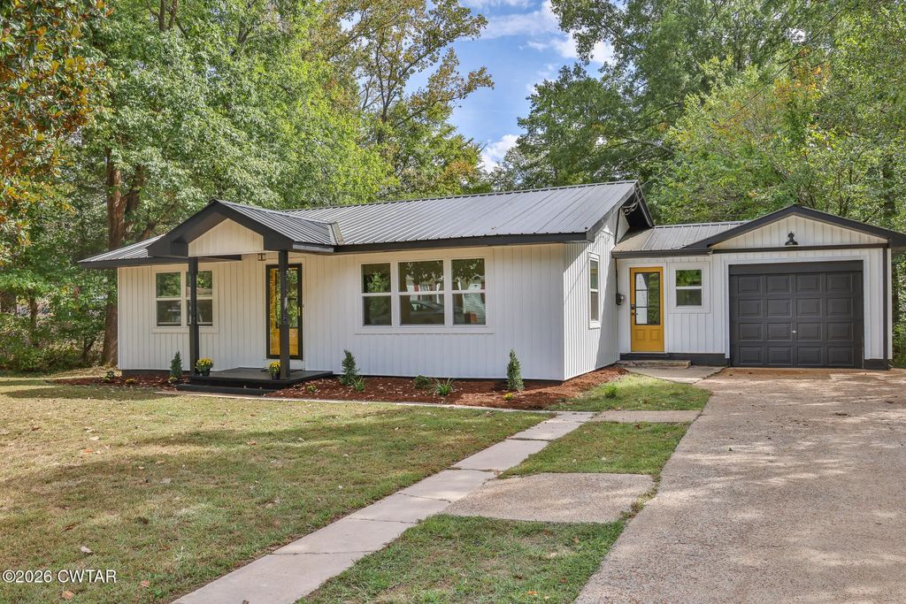 158 Hawkins Ln, Huntingdon