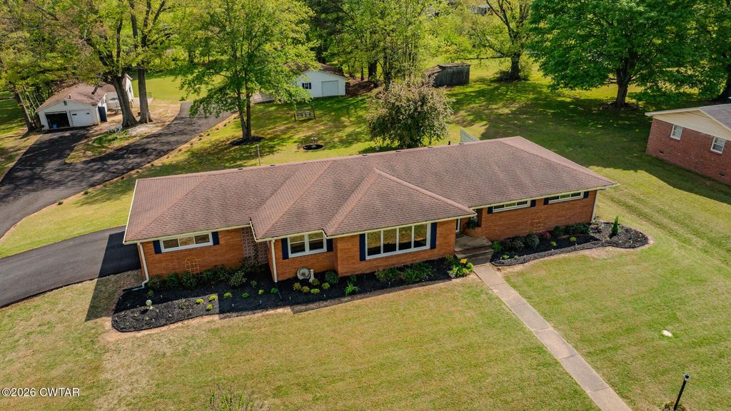 210 Lankford St, Bruceton