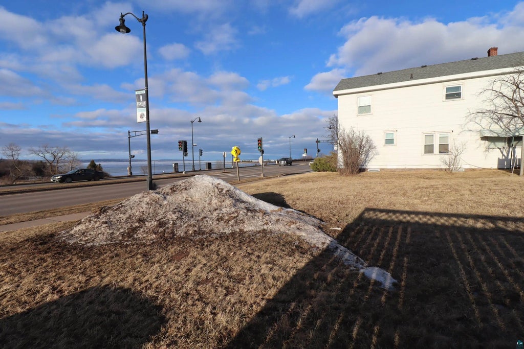 1306 Lake Shore Dr W, Ashland