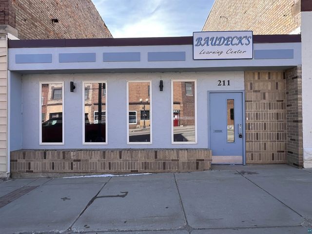 211 W Lake St, Chisholm