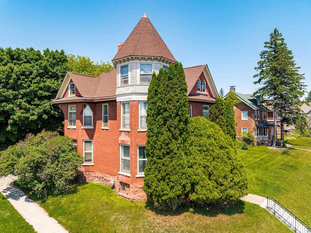 1801 E 4th St, Duluth