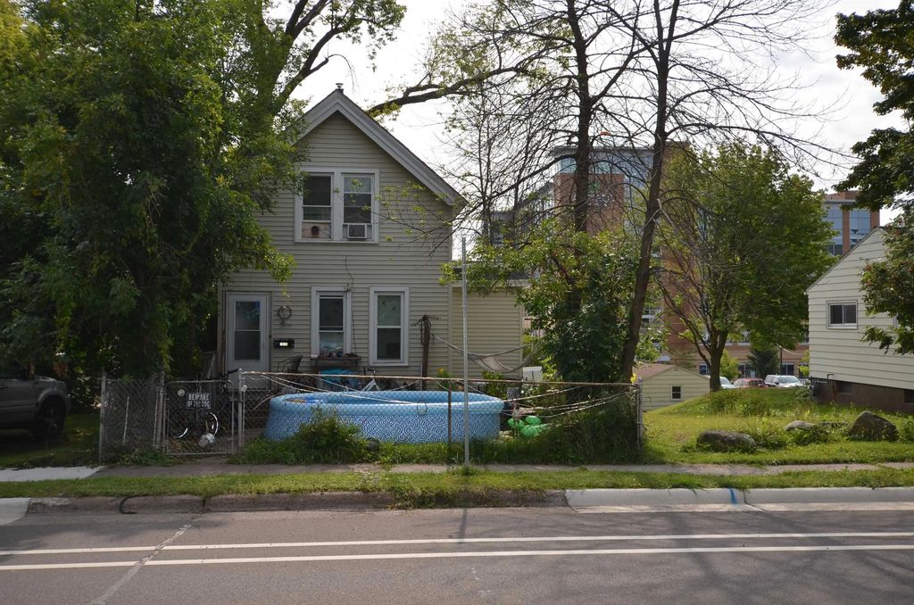 1026 E 3rd St, Duluth