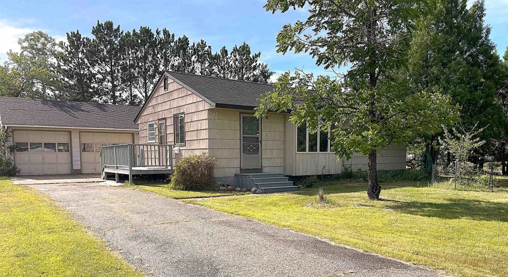 10 Elm Blvd, Babbitt