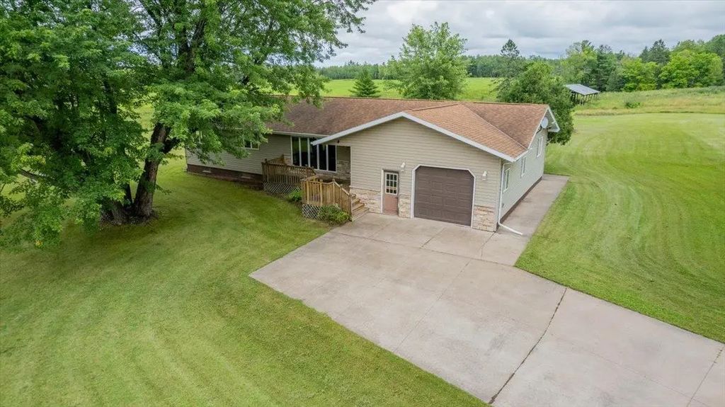 5426 S Darrow Rd, Superior