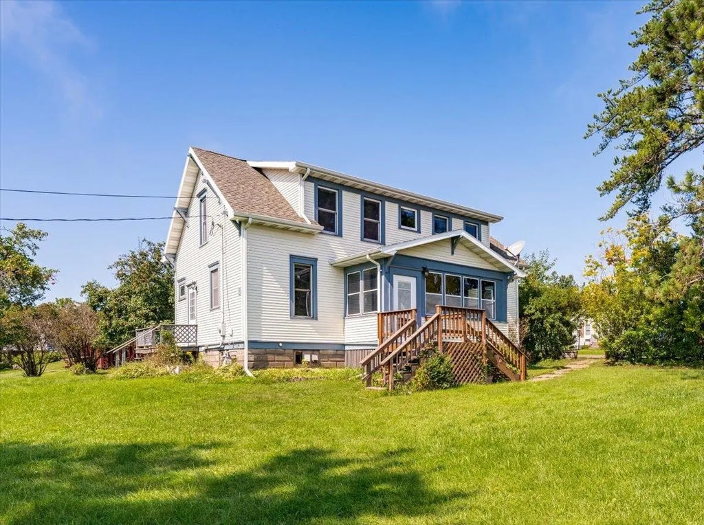 1502 8th Ave, Two Harbors