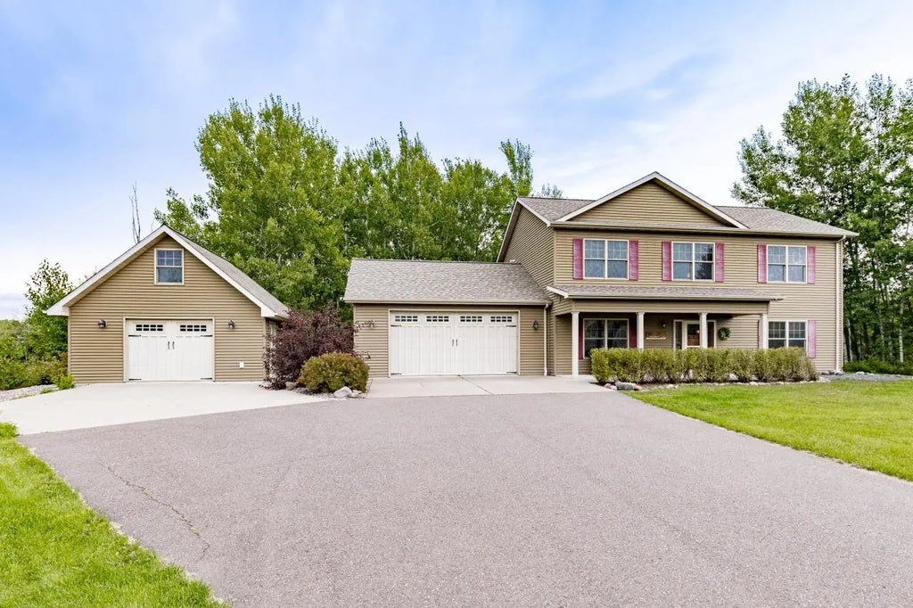 5368 Mckinley Dr, Hermantown