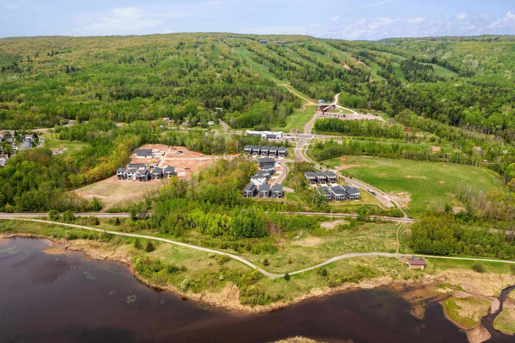 8408 Potters Place, Duluth