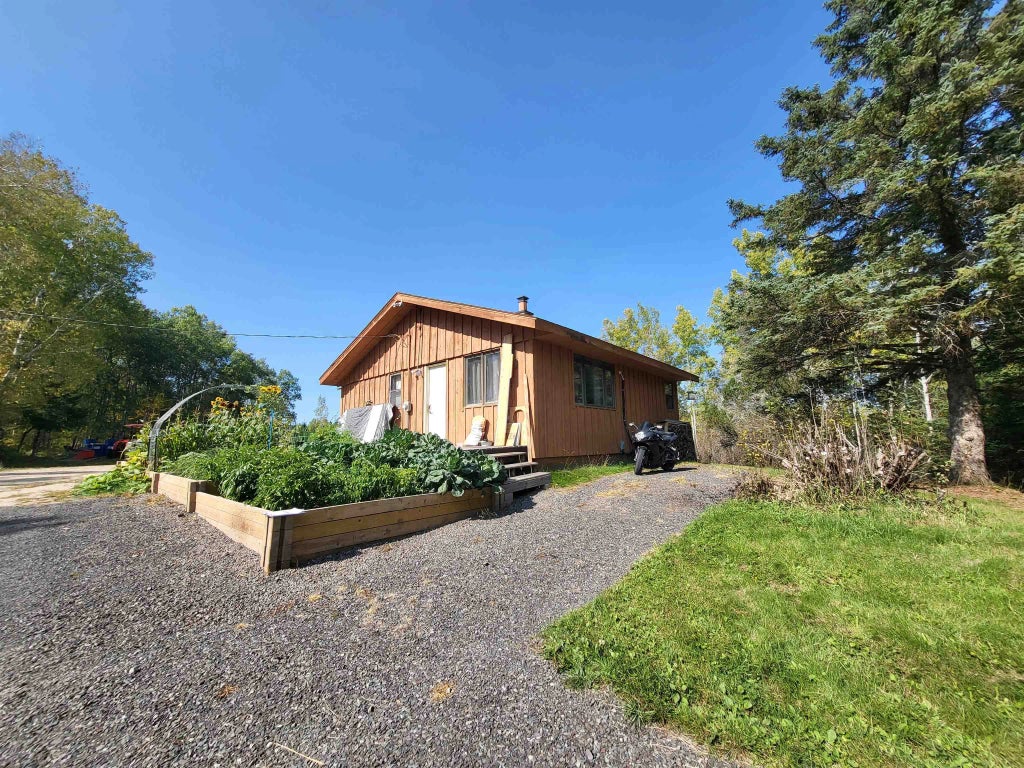 6821 Barrett Rd, Chisholm