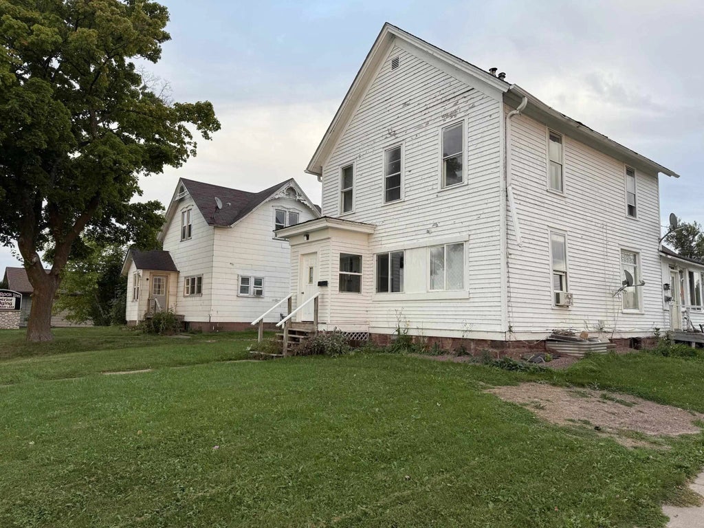 1218 & 1222 Lake Shore Dr W, Ashland