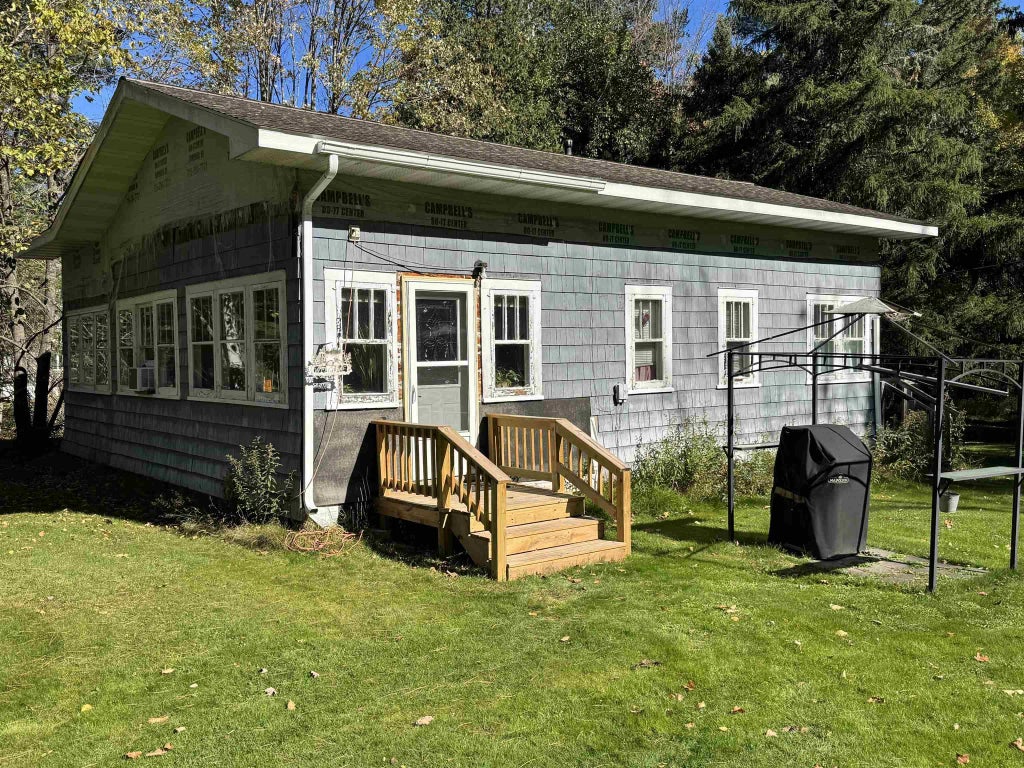 6040 Old Highway 11, South Range