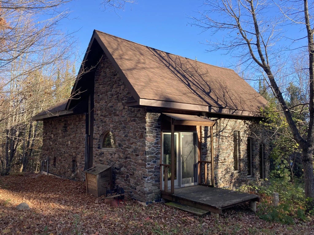 192 W Deeryard Lake Rd, Lutsen