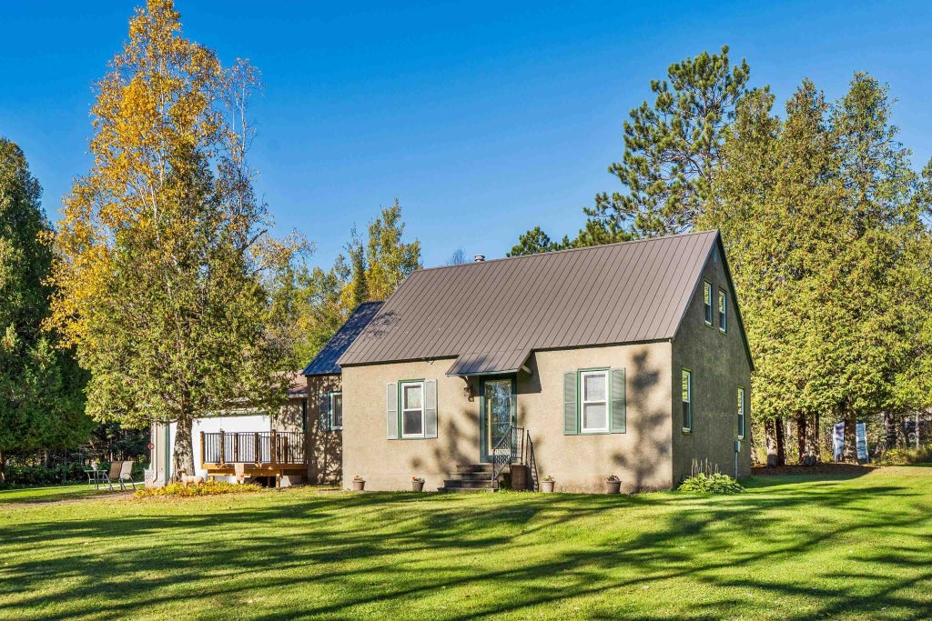 993 Scenic Dr, Two Harbors