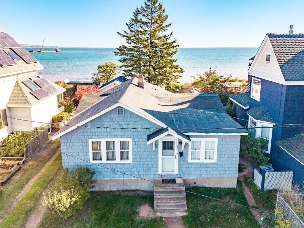 838 S Lake Ave, Duluth