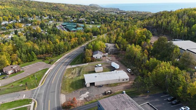 83 Outer Dr, Silver Bay