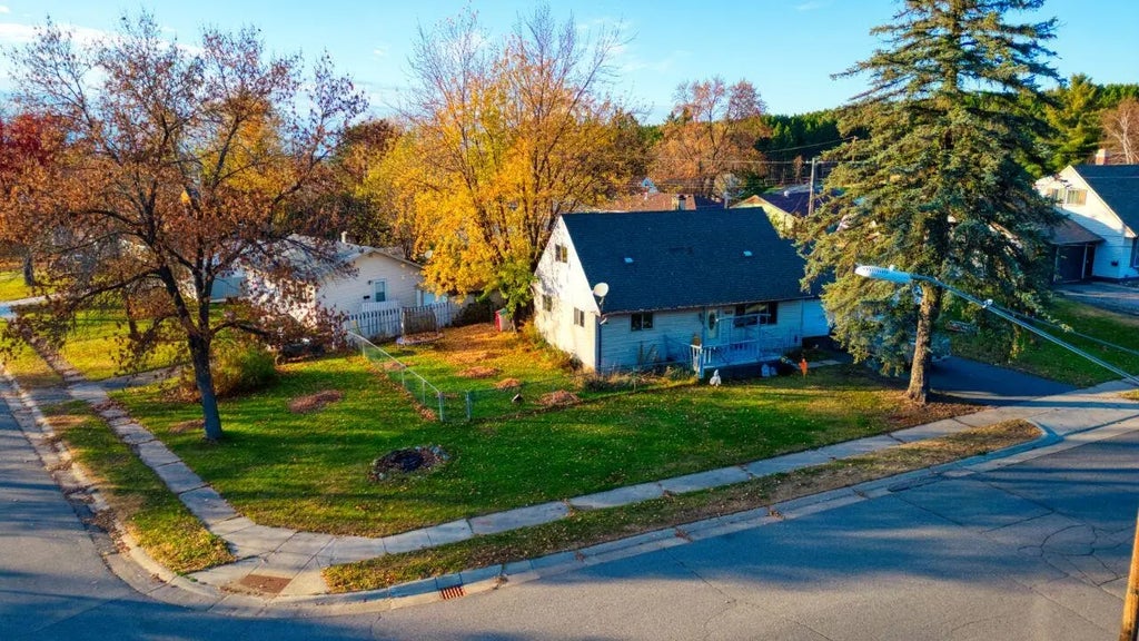 507 Hampshire Dr, Hoyt Lakes