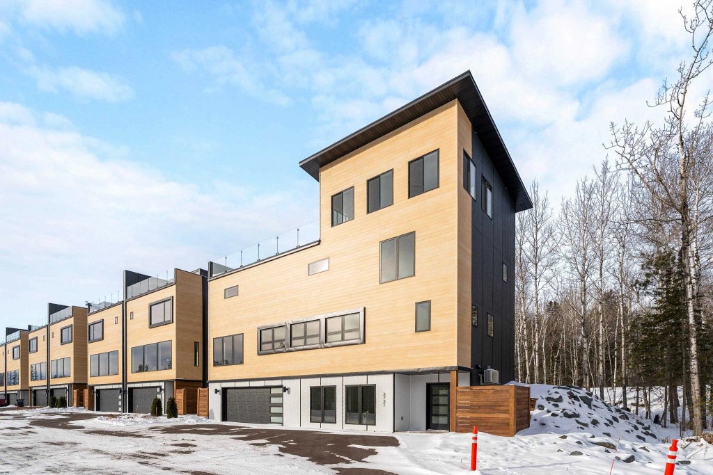 3731 London Rd, Duluth