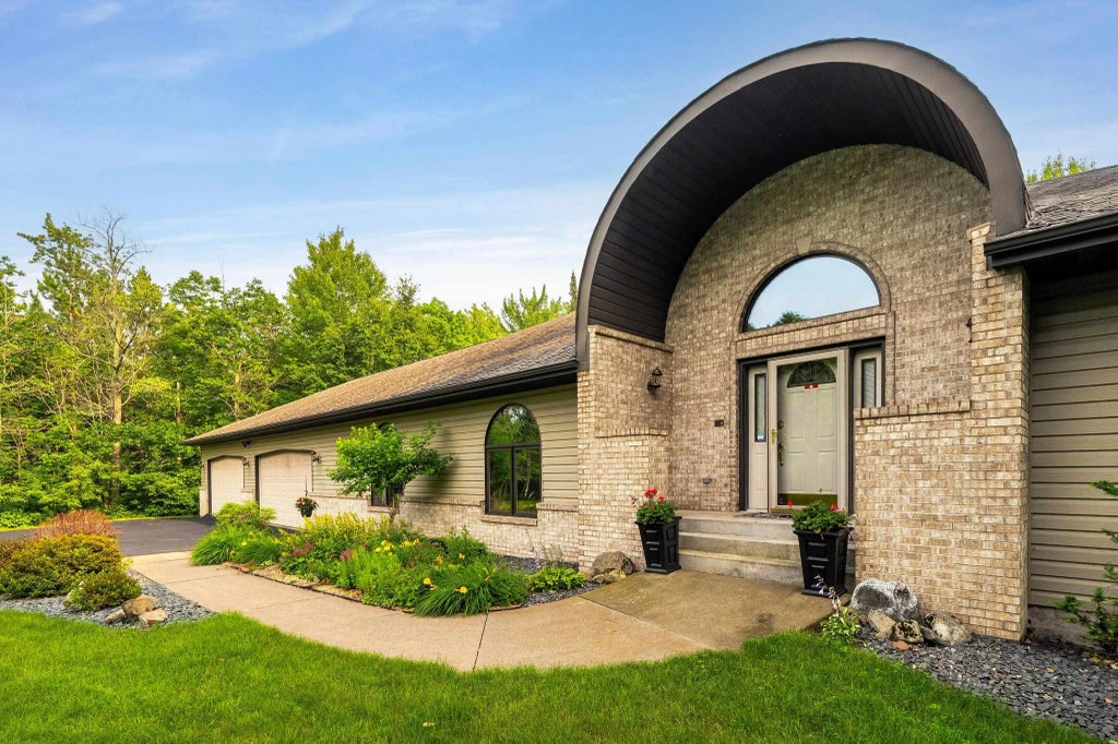 4976 Maribe Dr, Hermantown