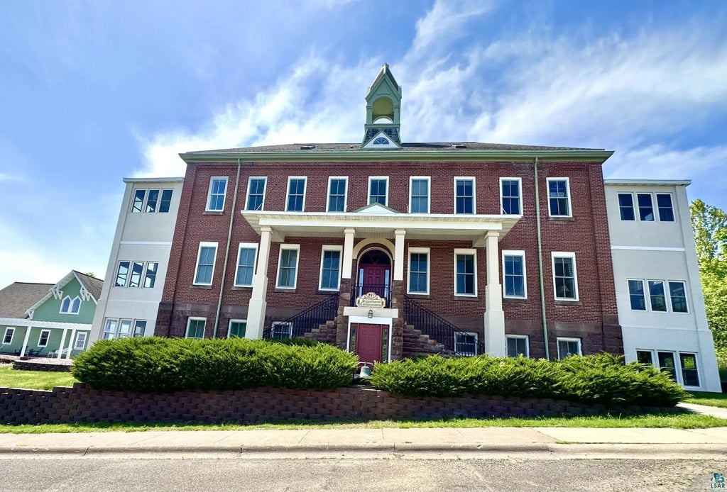 231 N 1st St 302, Bayfield