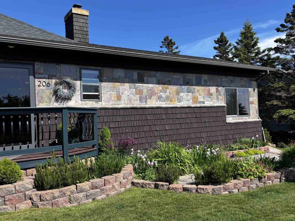 206 N Broadway Ave, Grand Marais