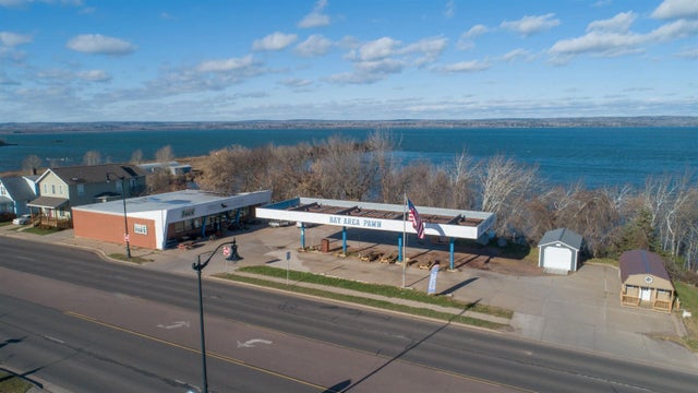 421 Lake Shore Dr W, Ashland