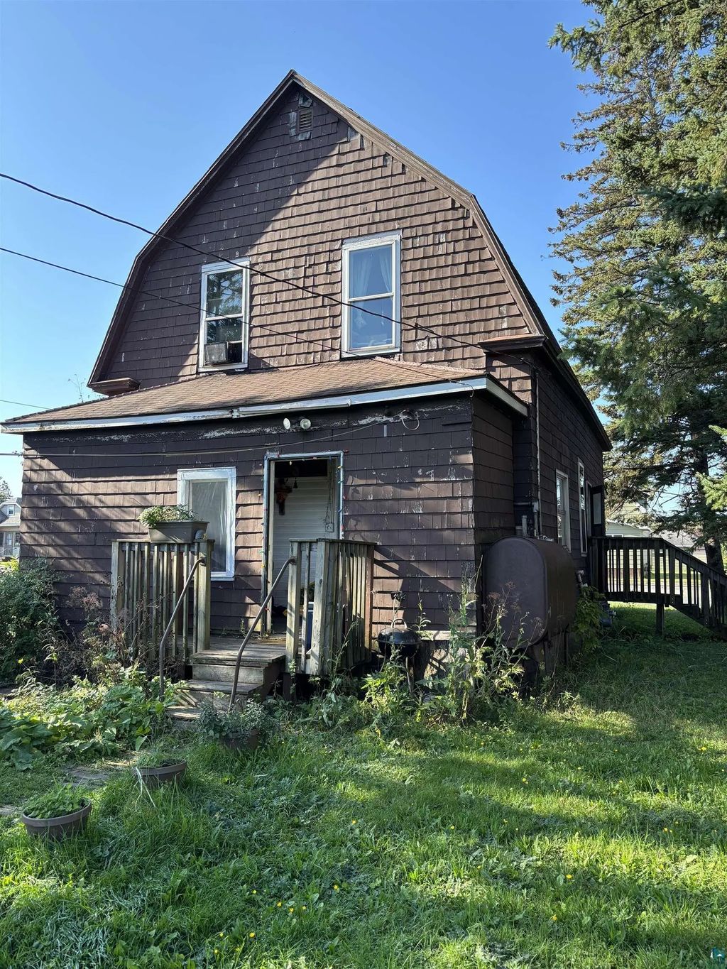 4031 E 2nd St, Superior