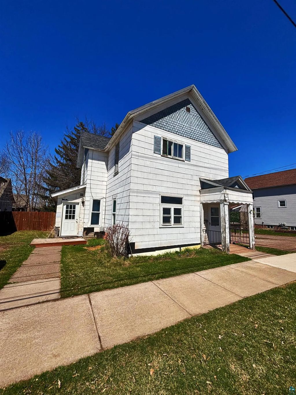 1015 6th St W, Ashland