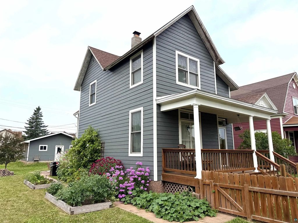 1211 Weeks Ave, Superior