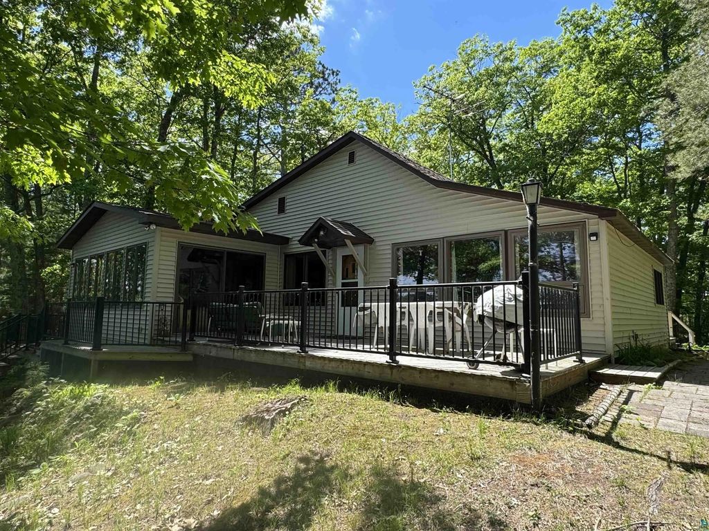 65695 South Point Dr, Iron River