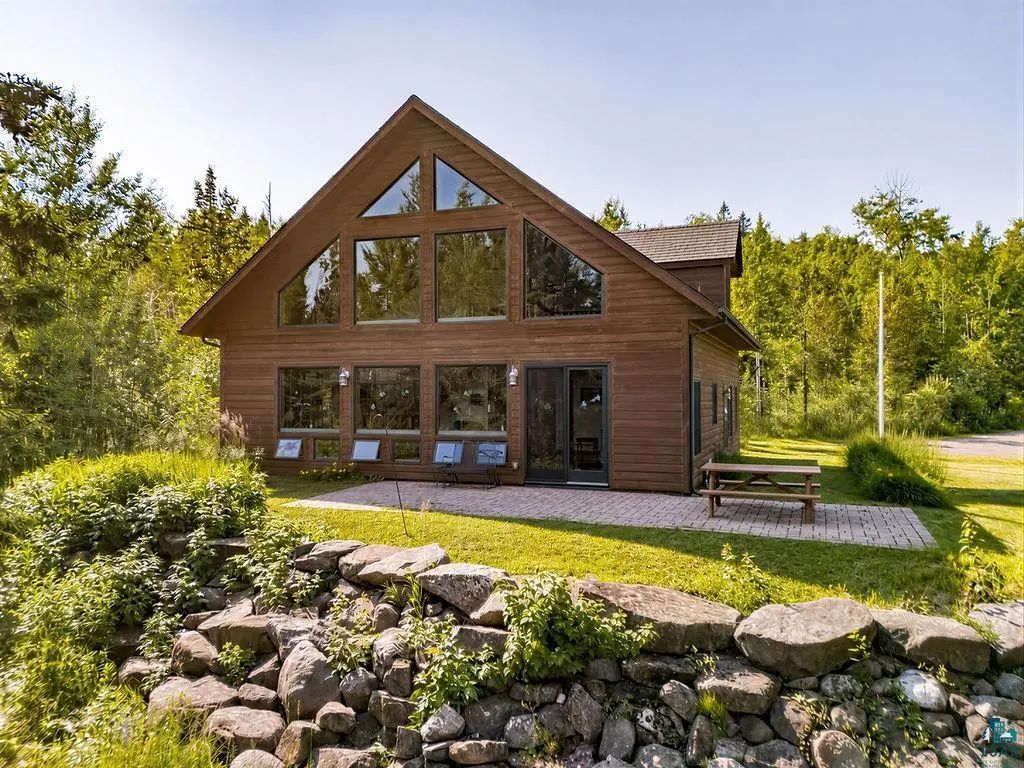 4087 Loggers Tr, Two Harbors